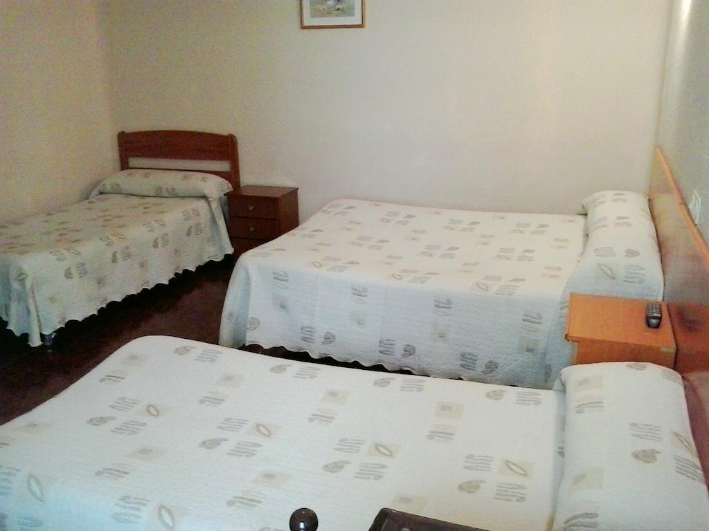 Hostal Alonso Hotel Madrid Room photo